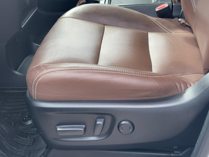 Toyota Sienna Vehicle Image 27