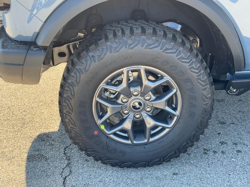 Ford Bronco Vehicle Full-screen Gallery Image 4