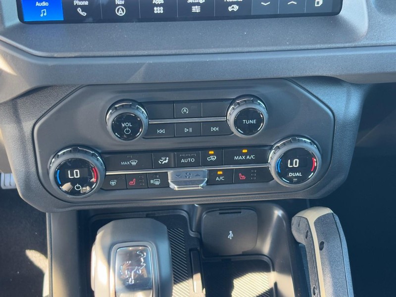 Ford Bronco Vehicle Full-screen Gallery Image 17