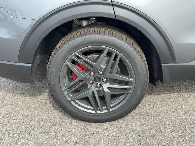 Ford Explorer Vehicle Full-screen Gallery Image 4