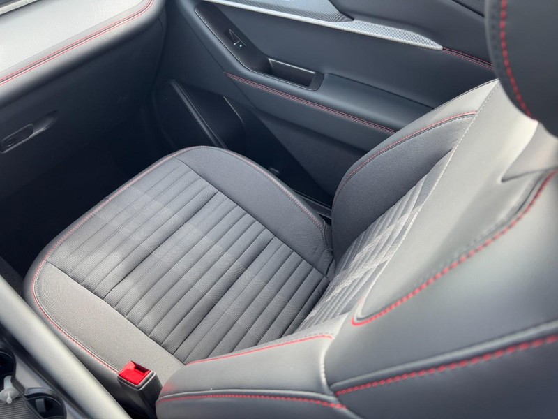 Ford Explorer Vehicle Full-screen Gallery Image 11