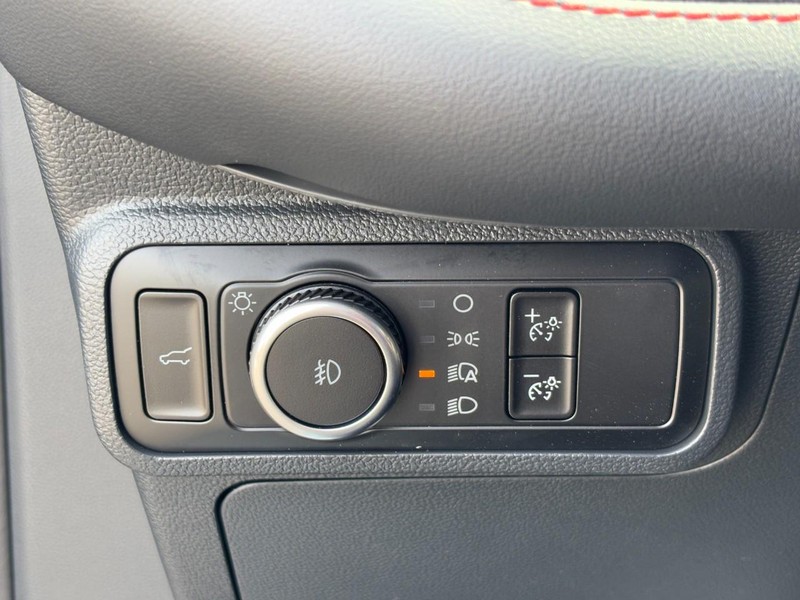 Ford Explorer Vehicle Full-screen Gallery Image 12