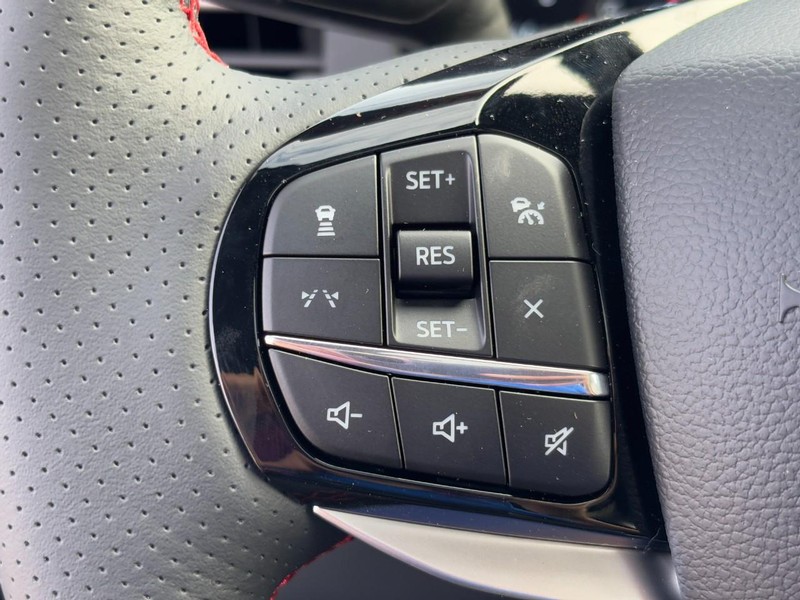 Ford Explorer Vehicle Full-screen Gallery Image 13