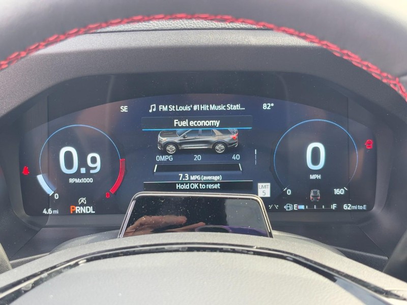 Ford Explorer Vehicle Full-screen Gallery Image 15