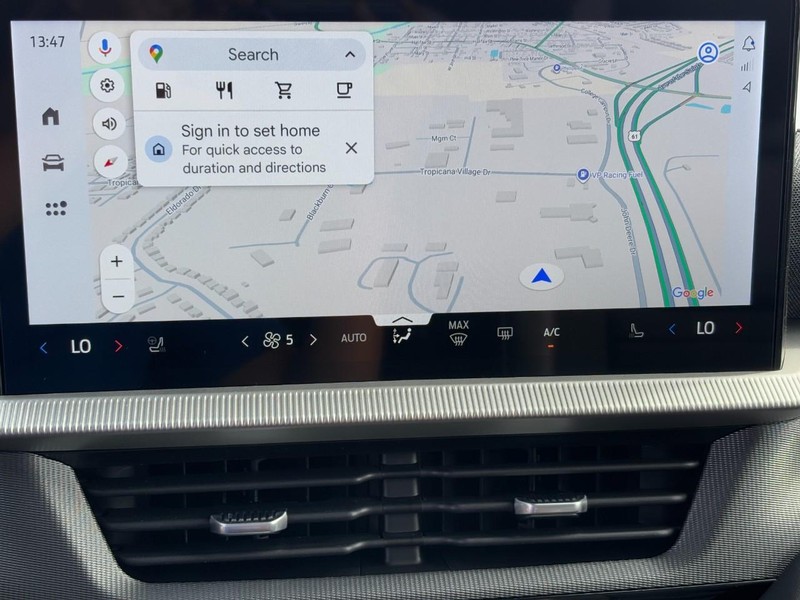 Ford Explorer Vehicle Full-screen Gallery Image 18