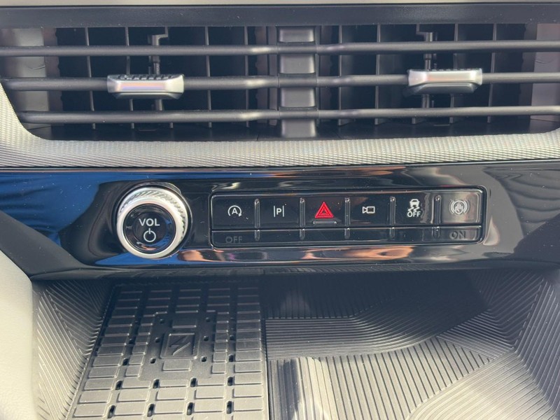 Ford Explorer Vehicle Full-screen Gallery Image 19