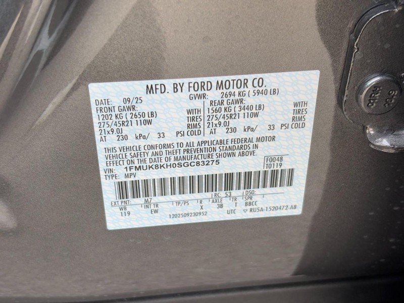 Ford Explorer Vehicle Full-screen Gallery Image 24