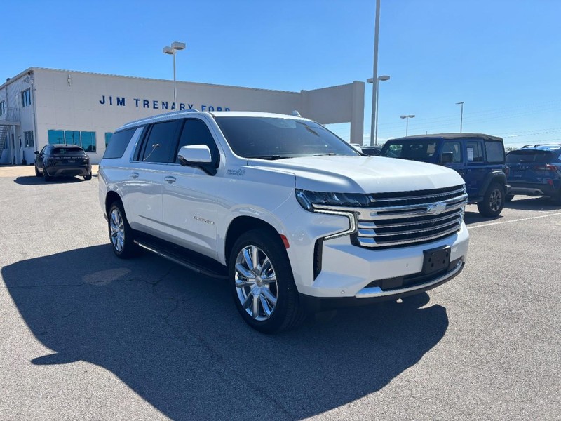 Chevrolet Suburban Vehicle Full-screen Gallery Image 2