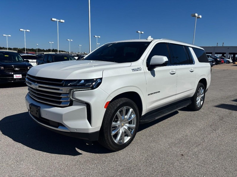 Chevrolet Suburban Vehicle Full-screen Gallery Image 8