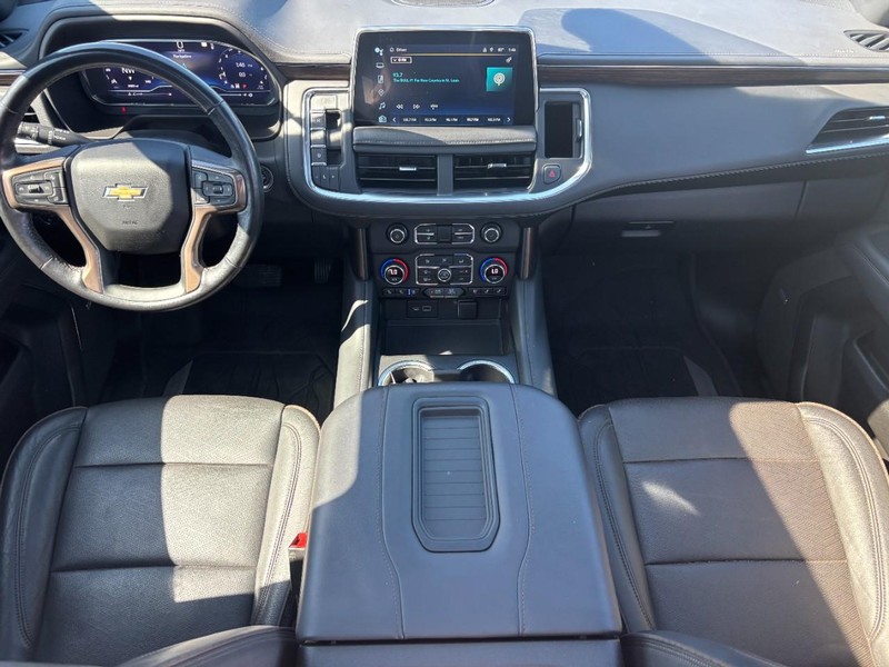 Chevrolet Suburban Vehicle Full-screen Gallery Image 12