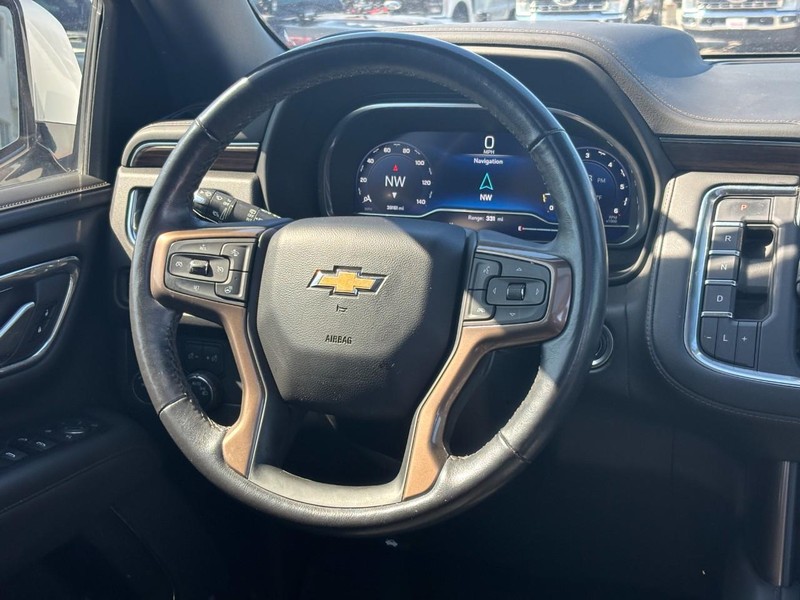 Chevrolet Suburban Vehicle Full-screen Gallery Image 13