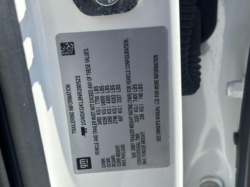 Chevrolet Suburban Vehicle Full-screen Gallery Image 28