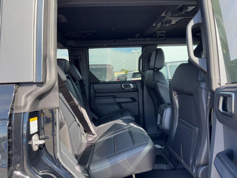 Ford Bronco Vehicle Full-screen Gallery Image 5