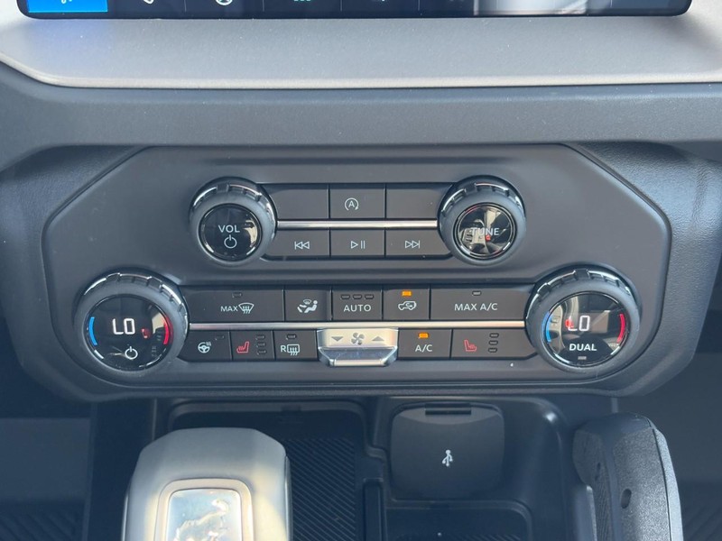 Ford Bronco Vehicle Full-screen Gallery Image 9