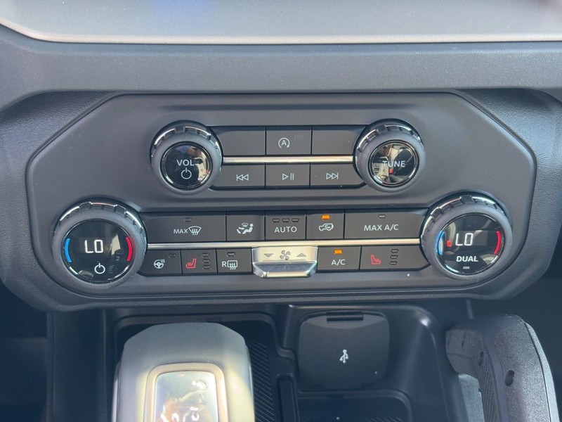 Ford Bronco Vehicle Full-screen Gallery Image 18