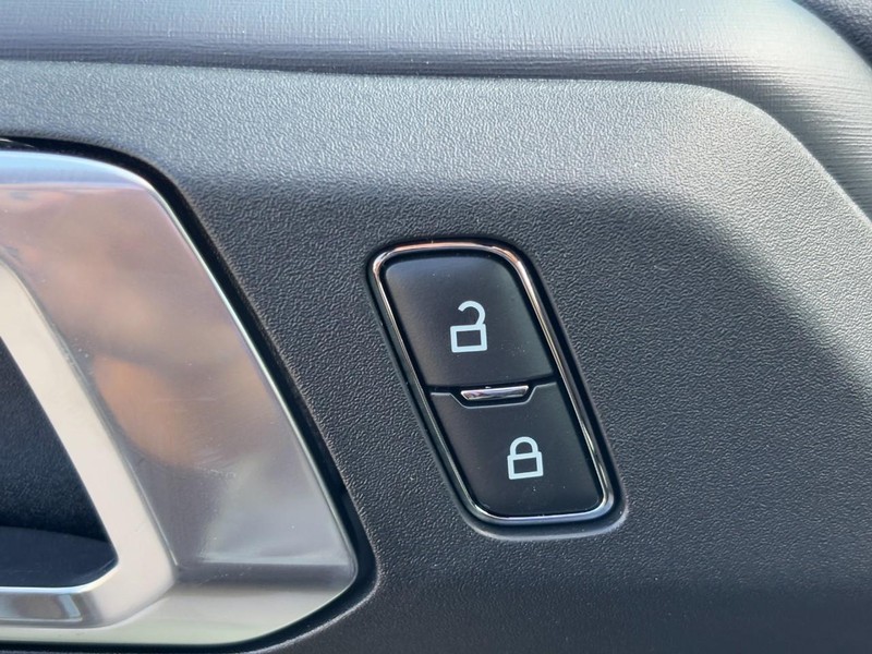 Ford Bronco Vehicle Full-screen Gallery Image 19