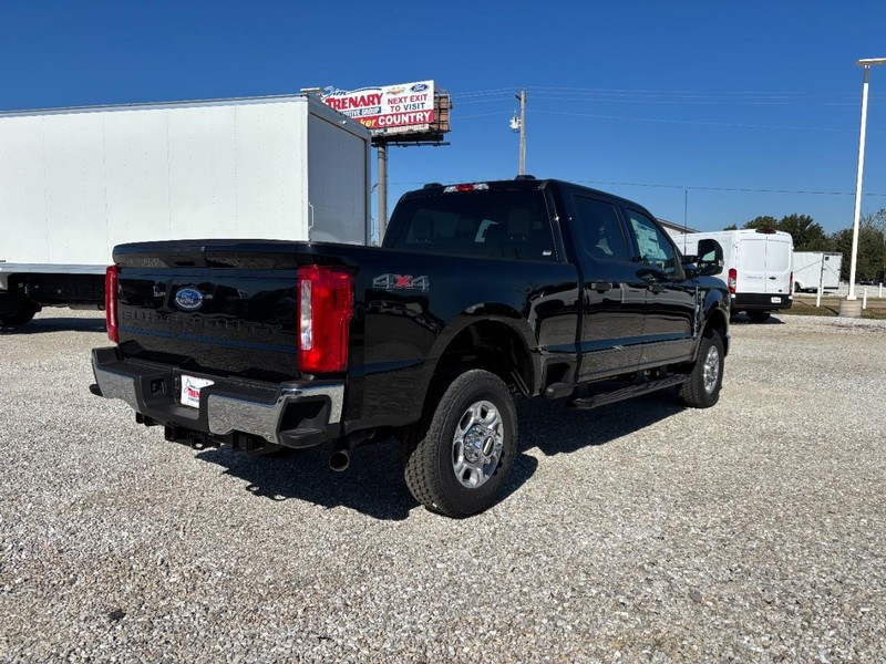 Ford Super Duty F-350 SRW Vehicle Image 03