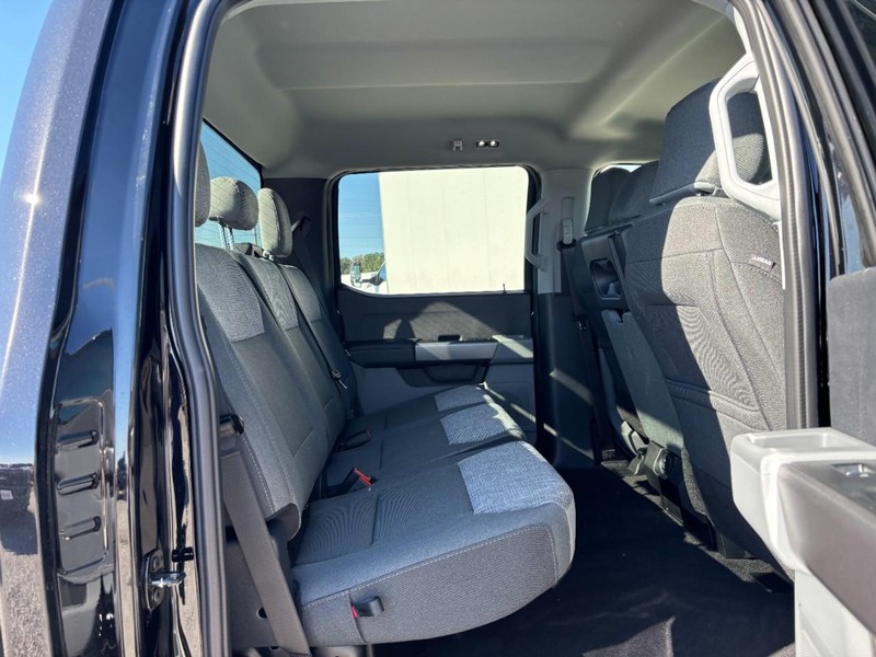 Ford Super Duty F-350 SRW Vehicle Image 05