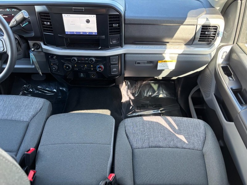 Ford Super Duty F-350 SRW Vehicle Image 07