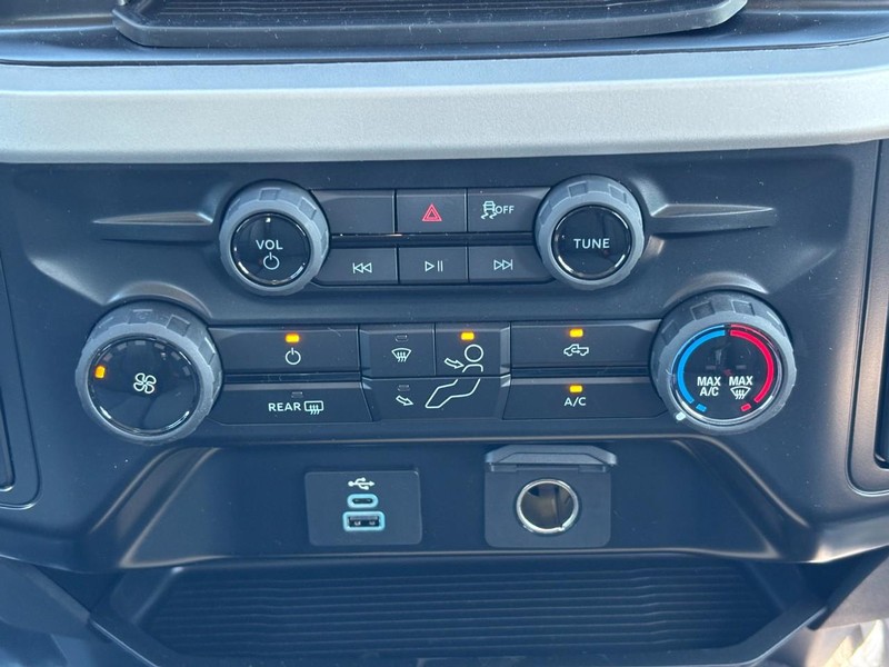 Ford Super Duty F-350 SRW Vehicle Image 10