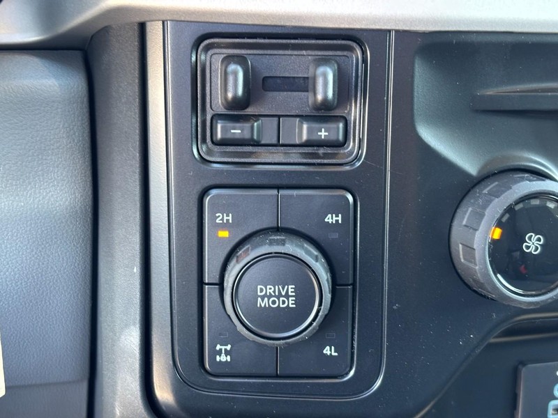 Ford Super Duty F-350 SRW Vehicle Image 19