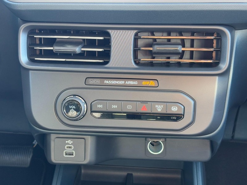 Ford Maverick Vehicle Full-screen Gallery Image 9