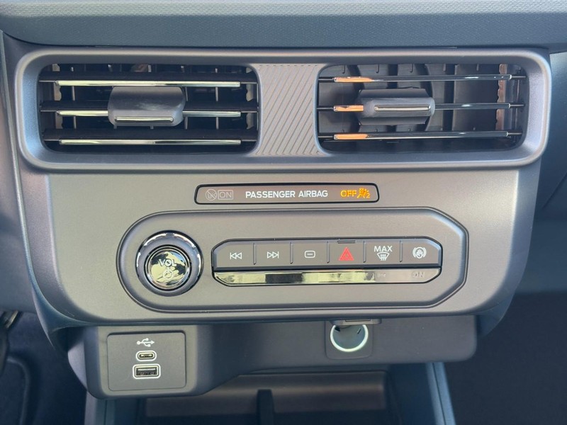 Ford Maverick Vehicle Full-screen Gallery Image 17