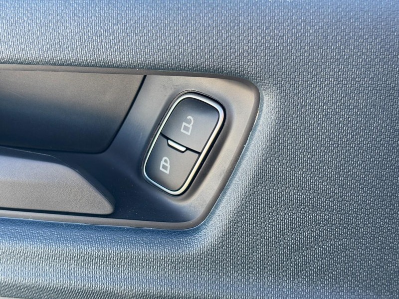 Ford Maverick Vehicle Full-screen Gallery Image 19