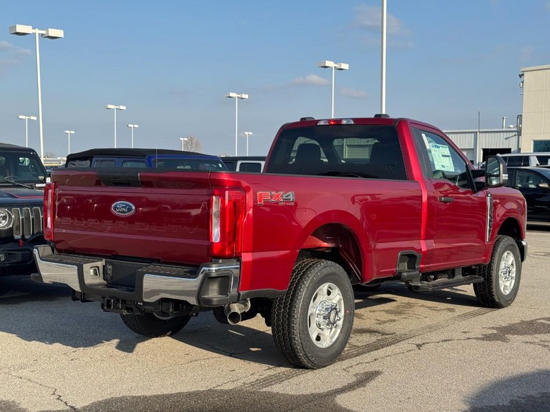 Ford Super Duty F-350 SRW Vehicle Image 03