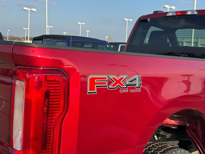 Ford Super Duty F-350 SRW Vehicle Image 04