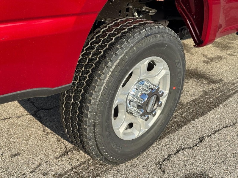 Ford Super Duty F-350 SRW Vehicle Image 05