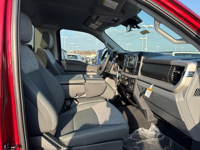 Ford Super Duty F-350 SRW Vehicle Image 06