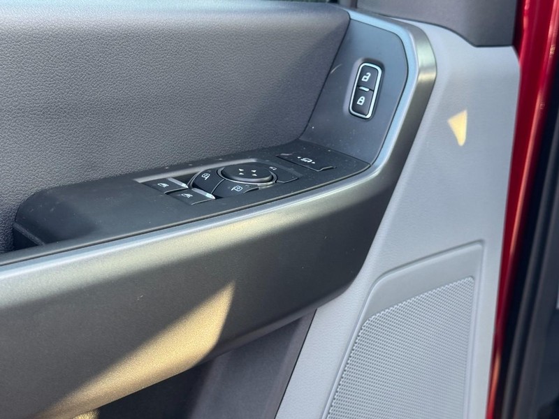 Ford Super Duty F-350 SRW Vehicle Image 08