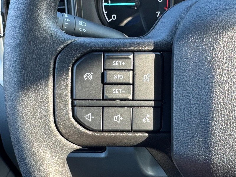 Ford Super Duty F-350 SRW Vehicle Image 10