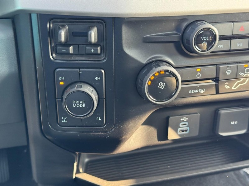 Ford Super Duty F-350 SRW Vehicle Image 12