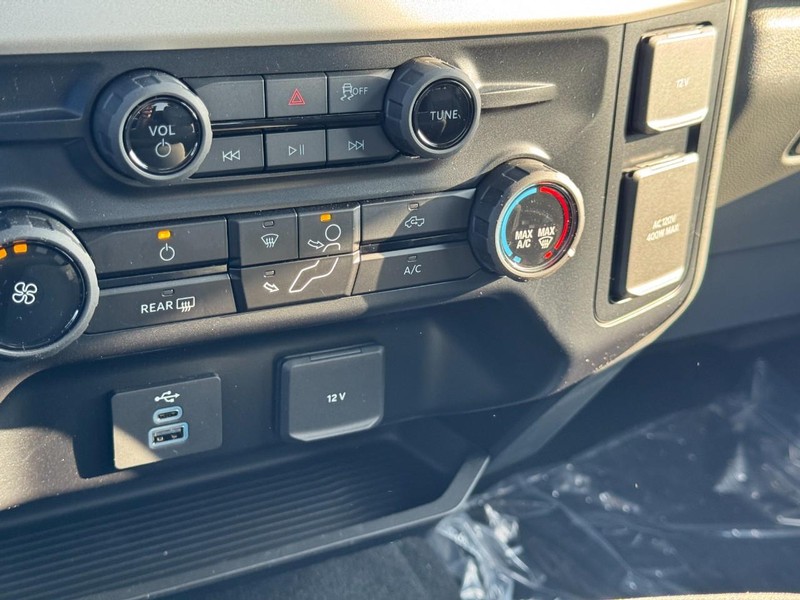 Ford Super Duty F-350 SRW Vehicle Image 13