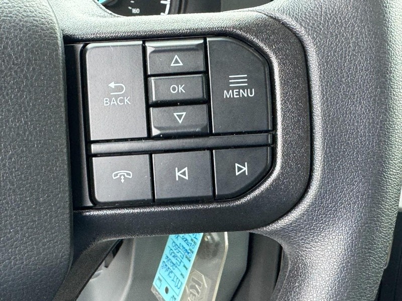 Ford Super Duty F-550 DRW Vehicle Full-screen Gallery Image 13