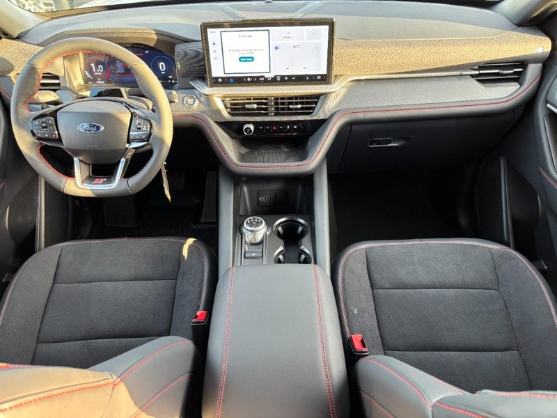 Ford Explorer Vehicle Full-screen Gallery Image 7