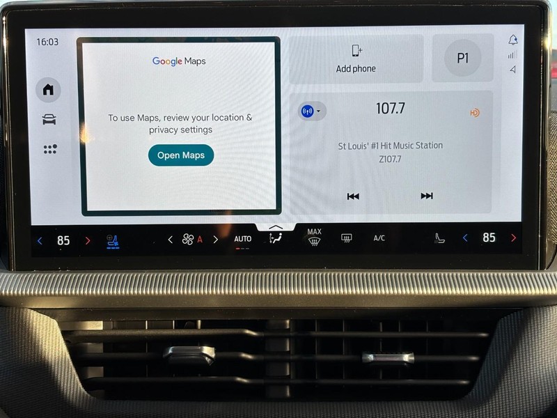 Ford Explorer Vehicle Full-screen Gallery Image 9