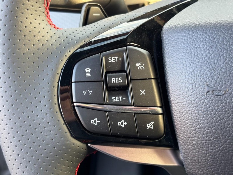 Ford Explorer Vehicle Full-screen Gallery Image 13