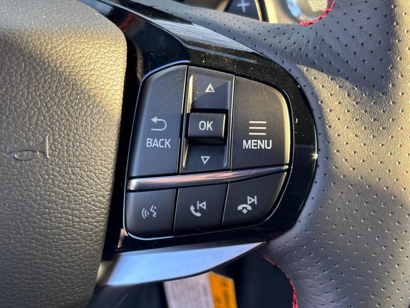 Ford Explorer Vehicle Full-screen Gallery Image 14