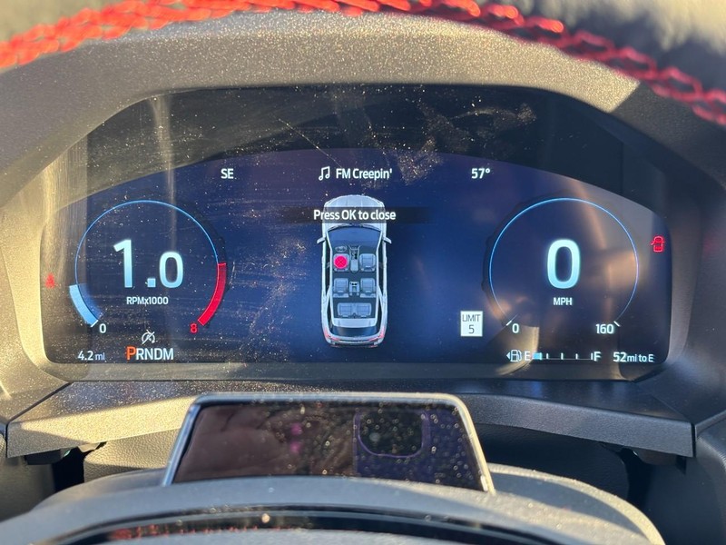 Ford Explorer Vehicle Full-screen Gallery Image 15