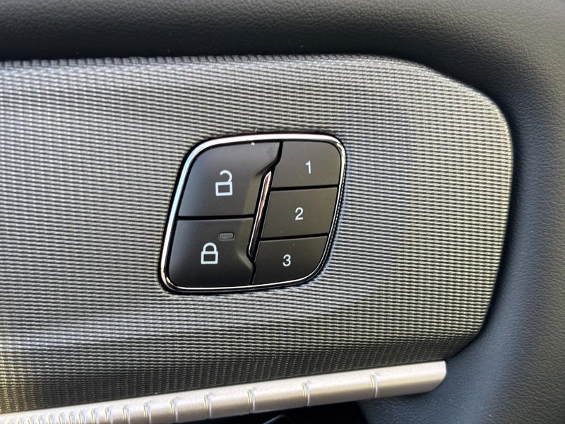 Ford Explorer Vehicle Full-screen Gallery Image 20