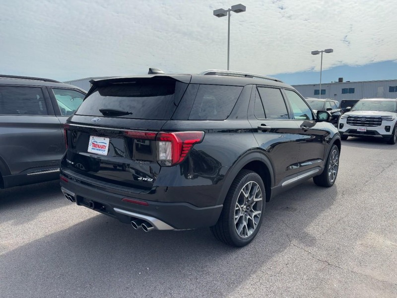 Ford Explorer Vehicle Image 03