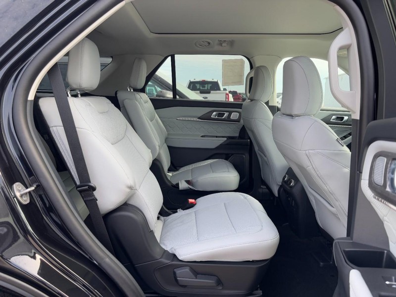 Ford Explorer Vehicle Image 05