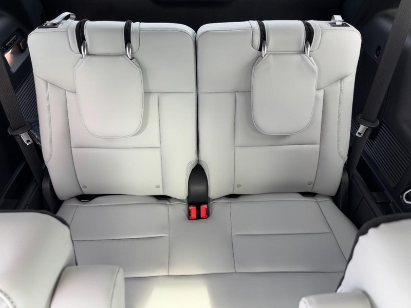 Ford Explorer Vehicle Image 06