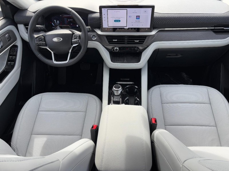 Ford Explorer Vehicle Image 07