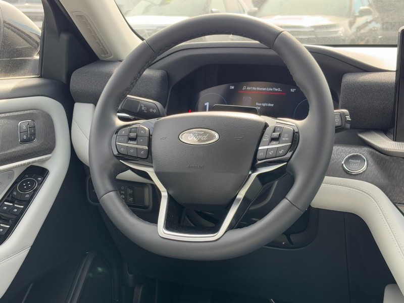 Ford Explorer Vehicle Image 08