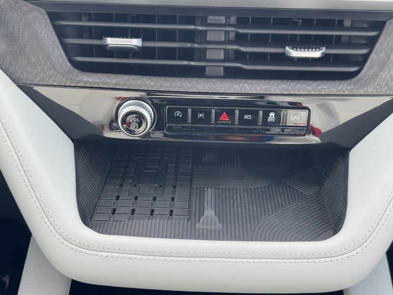 Ford Explorer Vehicle Image 10