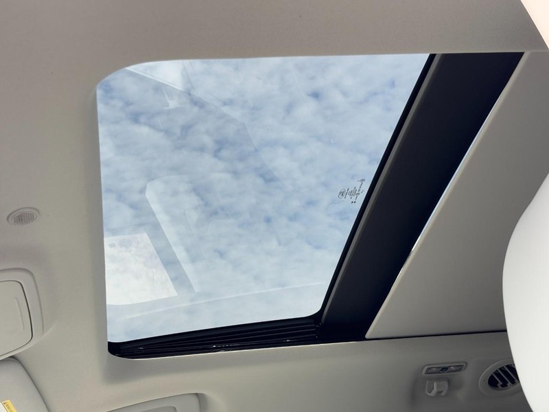 Ford Explorer Vehicle Image 23